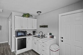 Axtons Bass City Lake Front Resort