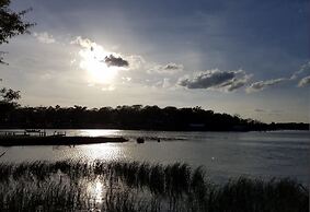 Axtons Bass City Lake Front Resort