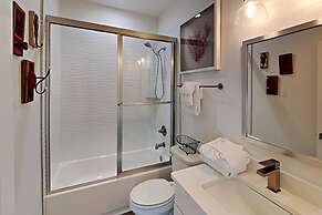 West Side Cottages by SVR