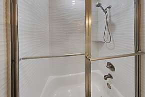 West Side Cottages by SVR