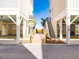 West Side Cottages by SVR