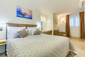 Irini Luxury Rooms