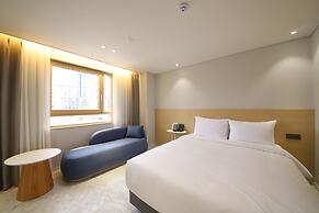 Asherah Villard Aqua Business Hotel