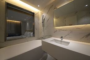 Asherah Villard Aqua Business Hotel