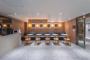 Asherah Villard Aqua Business Hotel