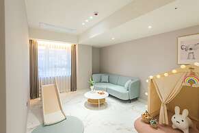 Asherah Villard Aqua Business Hotel