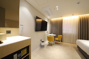 Asherah Villard Aqua Business Hotel