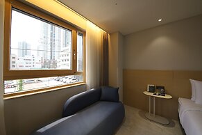 Asherah Villard Aqua Business Hotel