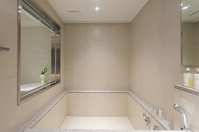 Asherah Villard Aqua Business Hotel