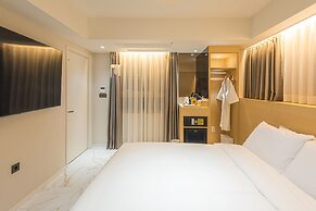 Asherah Villard Aqua Business Hotel