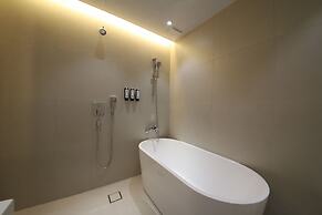 Asherah Villard Aqua Business Hotel