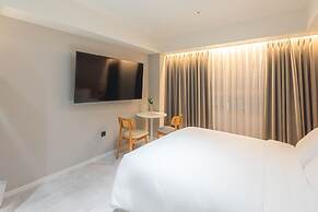 Asherah Villard Aqua Business Hotel