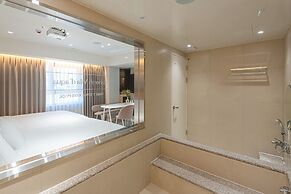 Asherah Villard Aqua Business Hotel