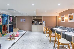 Asherah Villard Aqua Business Hotel