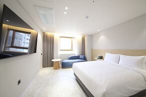 Asherah Villard Aqua Business Hotel