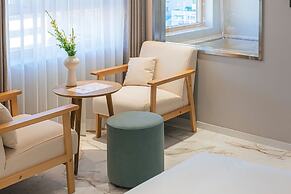 Asherah Villard Aqua Business Hotel