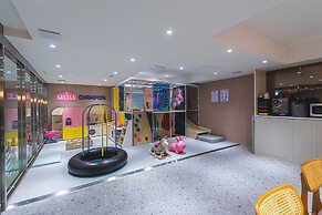 Asherah Villard Aqua Business Hotel