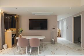 Asherah Villard Aqua Business Hotel