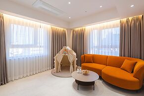 Asherah Villard Aqua Business Hotel