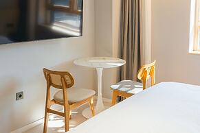 Asherah Villard Aqua Business Hotel