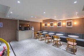 Asherah Villard Aqua Business Hotel