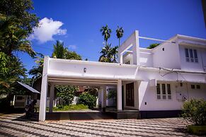 Seclude by the Lake Alleppey