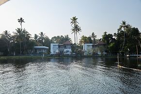 Seclude by the Lake Alleppey