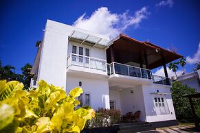 Seclude by the Lake Alleppey