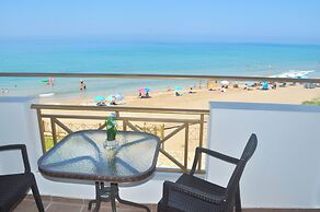 Beachfront 2-bed Luxury Apartment - Agios Gordios Corfu Greece