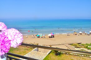 Beachfront 2-bed Luxury Apartment - Agios Gordios Corfu Greece