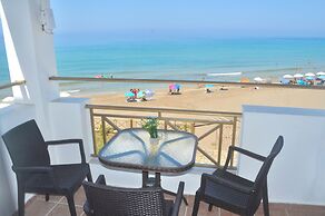 Beachfront 2-bed Luxury Apartment - Agios Gordios Corfu Greece
