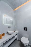 Golden View Jacuzzi Suites