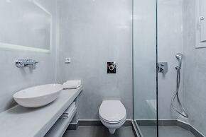 Golden View Jacuzzi Suites