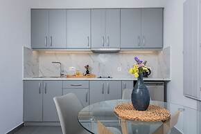 Golden View Jacuzzi Suites