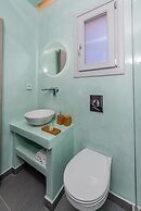 Golden View Jacuzzi Suites