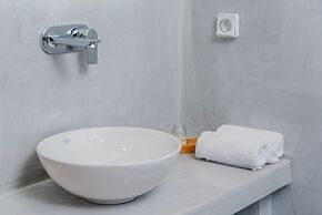 Golden View Jacuzzi Suites