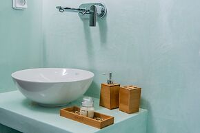 Golden View Jacuzzi Suites