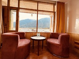 Hill River Resort By West Western