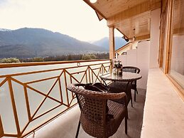 Hill River Resort By West Western