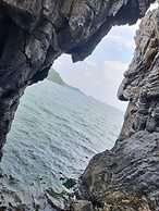 Sawasdee Sichang Resort