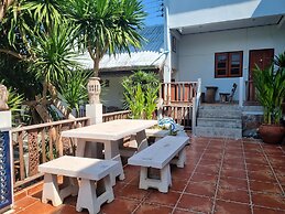 Sawasdee Sichang Resort