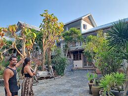 Sawasdee Sichang Resort