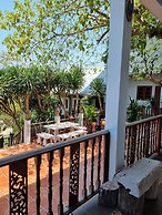 Sawasdee Sichang Resort