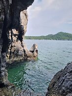 Sawasdee Sichang Resort