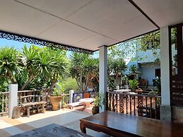 Sawasdee Sichang Resort