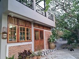 Sawasdee Sichang Resort