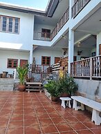 Sawasdee Sichang Resort