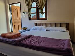 Sawasdee Sichang Resort