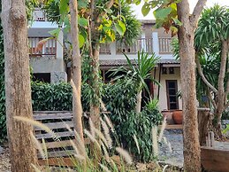 Sawasdee Sichang Resort