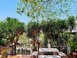 Sawasdee Sichang Resort